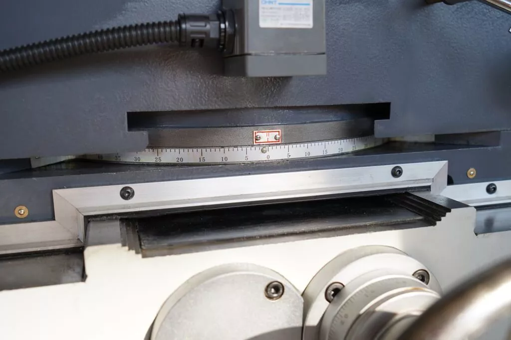 Фрезерный универсальный станок Metal Master DMM-200 DRO