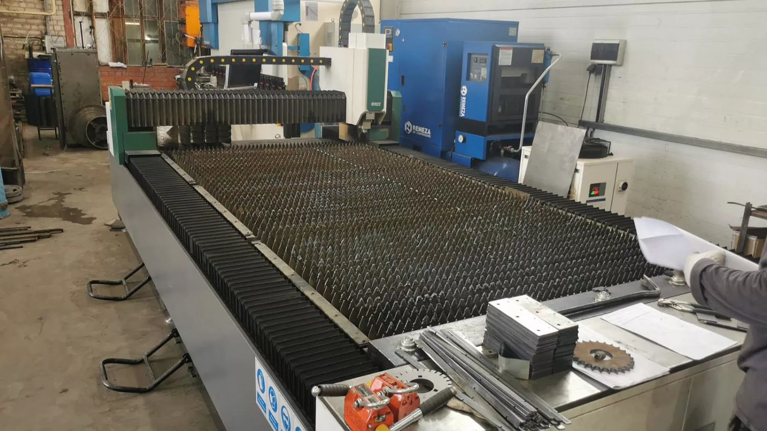 Оптоволоконный лазерный станок для резки металла FM 3015A Raycus 3000 Вт Воронеж